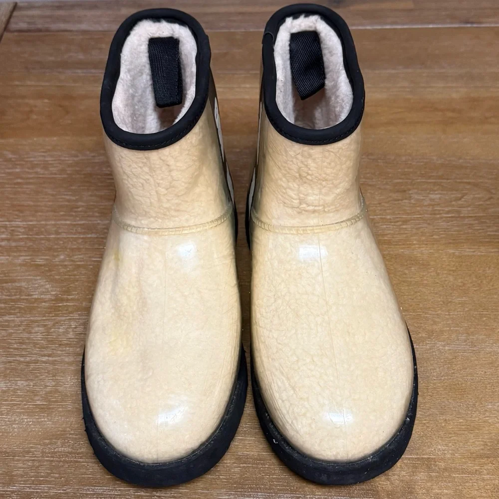 UGG‎ Classic Clear Mini Boot Faux Shearling Natural/Blk Sz 8 *FLAW*